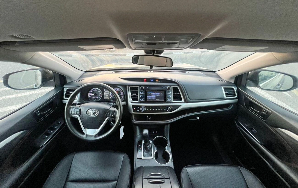 Toyota Highlander 2019 Toyota Highlander Le 3.5L V6 - AWD 4x4 - Rear Camera - Leather seat 7 --9-0