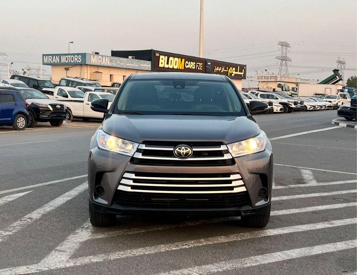 Toyota Highlander 2019 Toyota Highlander Le 3.5L V6 - AWD 4x4 - Rear Camera - Leather seat 7 --2-0