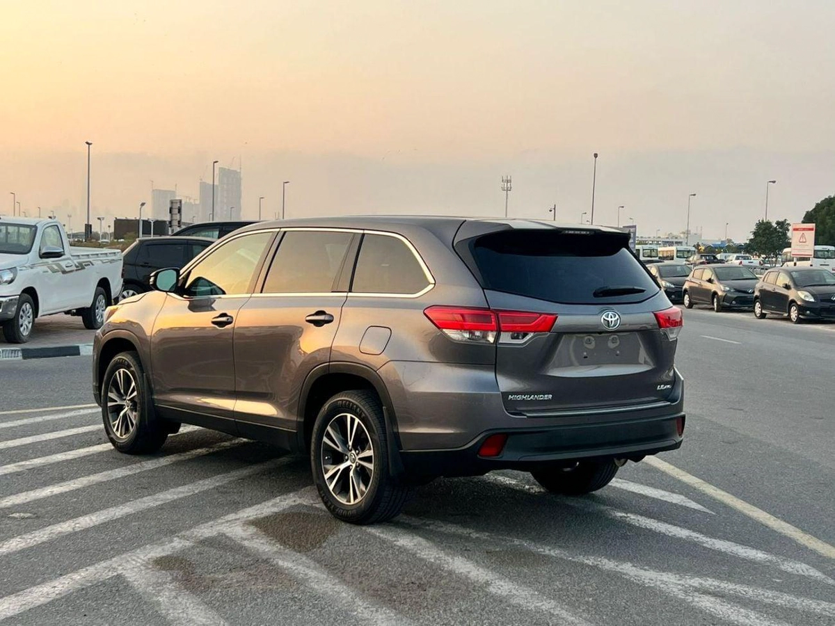 Toyota Highlander 2019 Toyota Highlander Le 3.5L V6 - AWD 4x4 - Rear Camera - Leather seat 7 --6-0