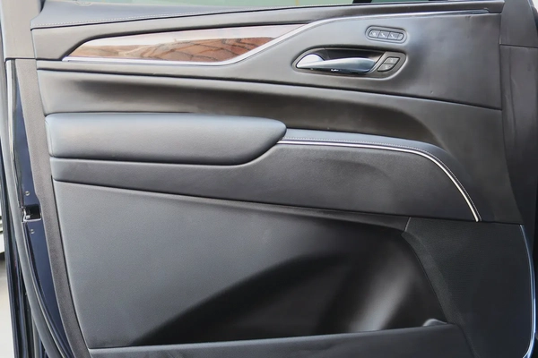 Cadillac Escalade Platinum 2023 600 Full Option