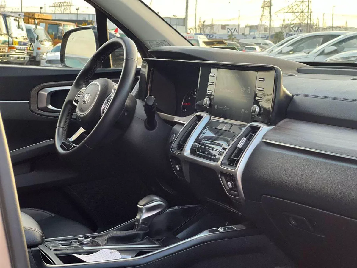 Kia Sorento  2021 KIA SORENTO - 2.5L V4 - Rear Camera & Sensor 4x4 - Leather Seats With Electric - Auto Trunk-12-0