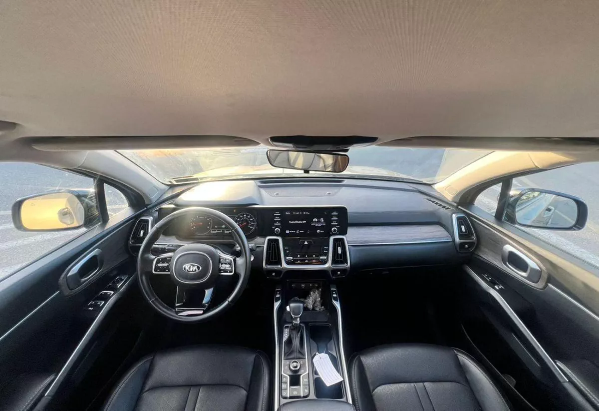 Kia Sorento  2021 KIA SORENTO - 2.5L V4 - Rear Camera & Sensor 4x4 - Leather Seats With Electric - Auto Trunk-13-0