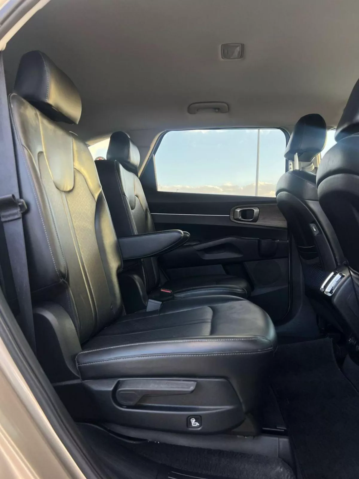 Kia Sorento  2021 KIA SORENTO - 2.5L V4 - Rear Camera & Sensor 4x4 - Leather Seats With Electric - Auto Trunk-14-0
