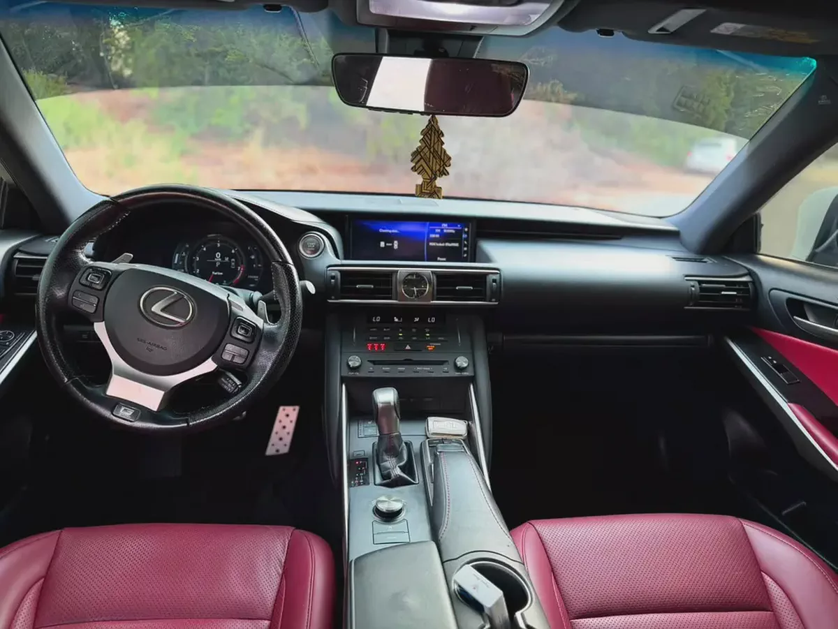 (2019) LEXUS IS300 // AMERICAN // FULL OPTIONS//GOOD CONDITION//LOW MILLAGE//-6-6