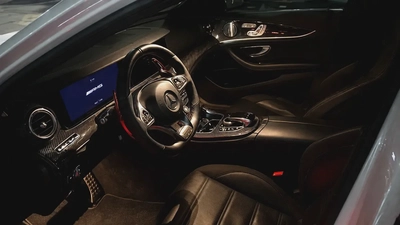 MERCEDES BENZ E63 AMG-1