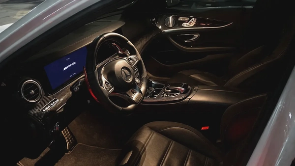 MERCEDES BENZ E63 AMG