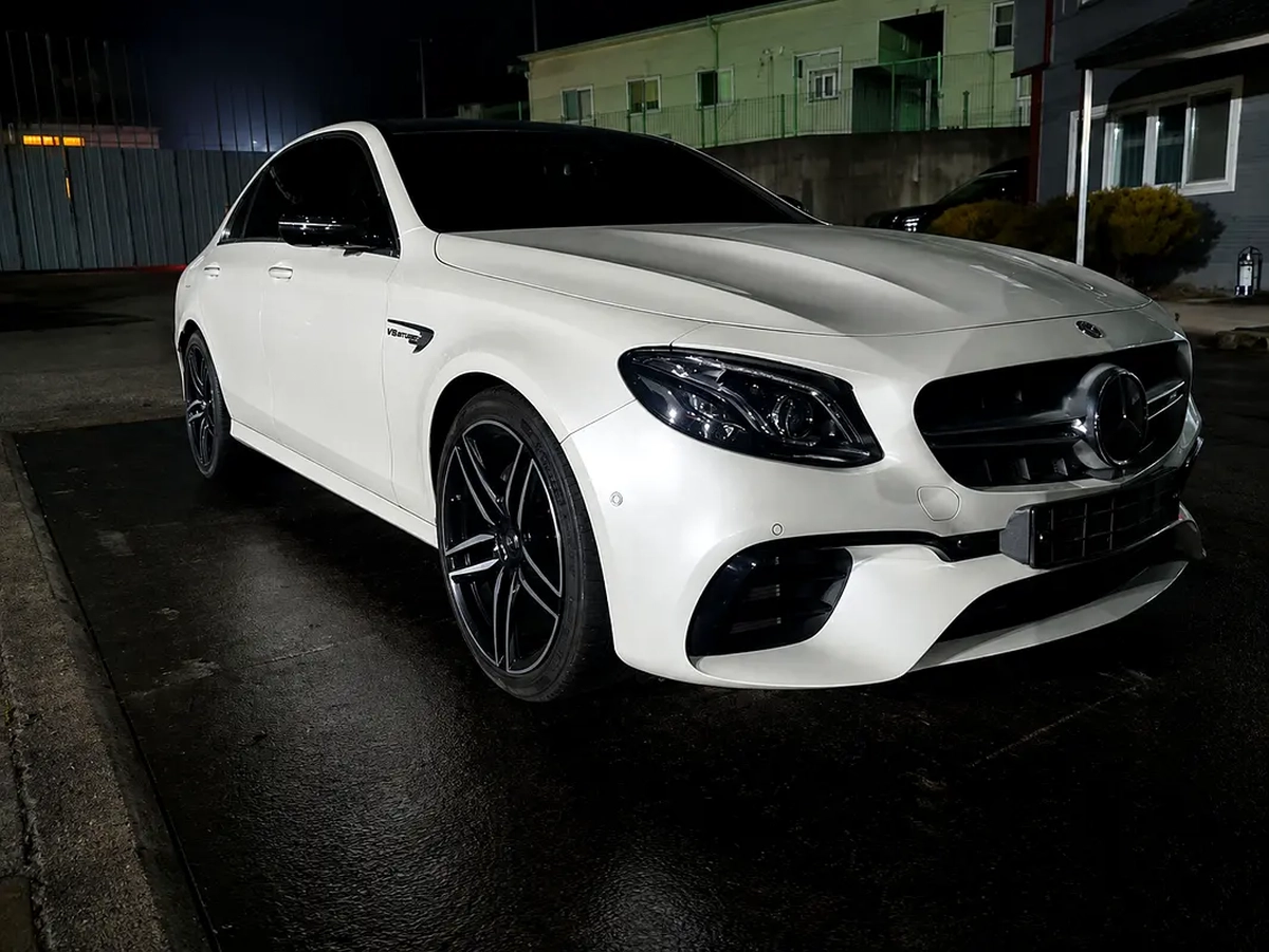 MERCEDES BENZ E63 AMG-0-0