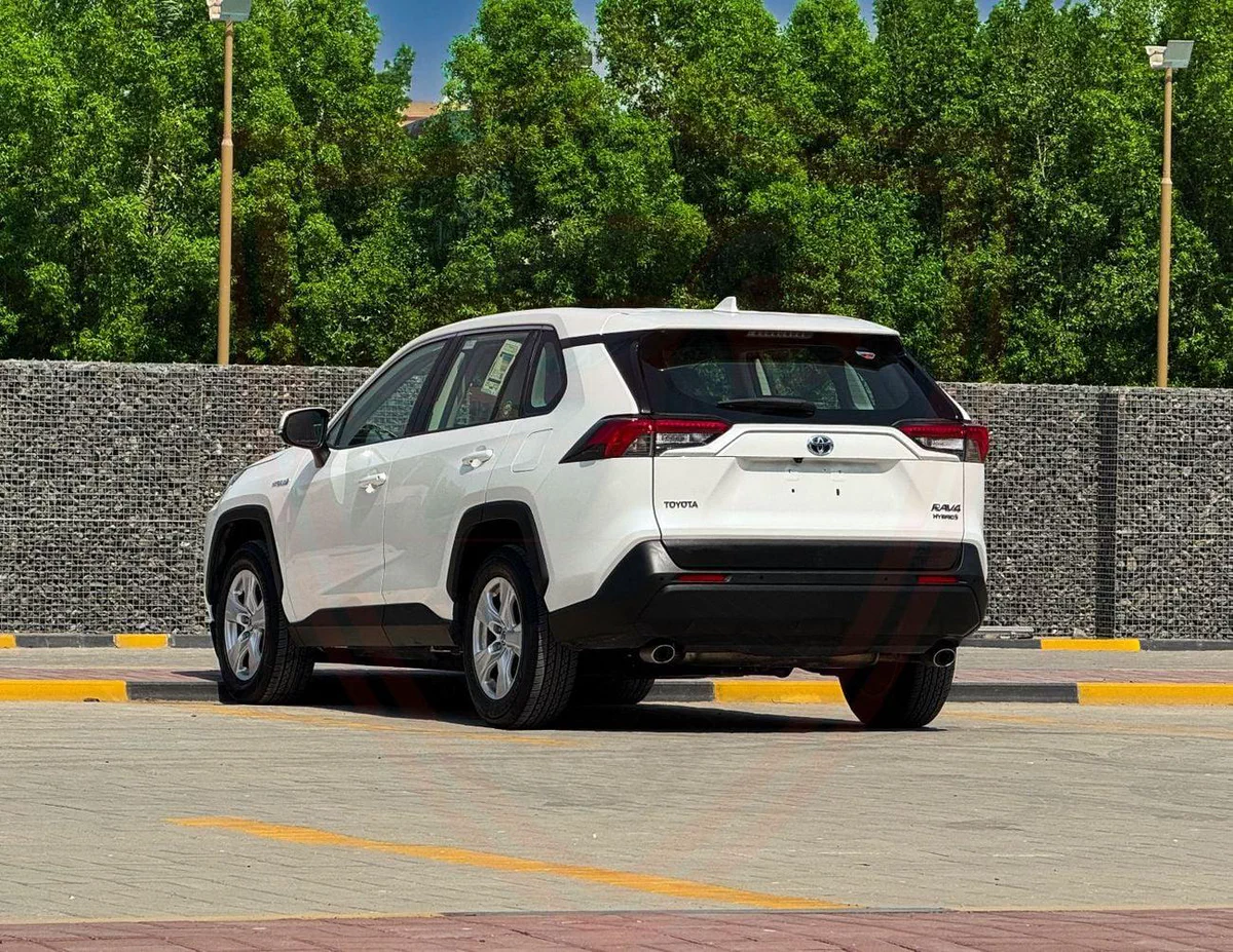Toyota RAV4 LE HEV Toyota Rav4 Hybrid | 2.5 L | 2019 | GCC | Accident-Free | In Excellent Condition | 1320 P.M-4-0