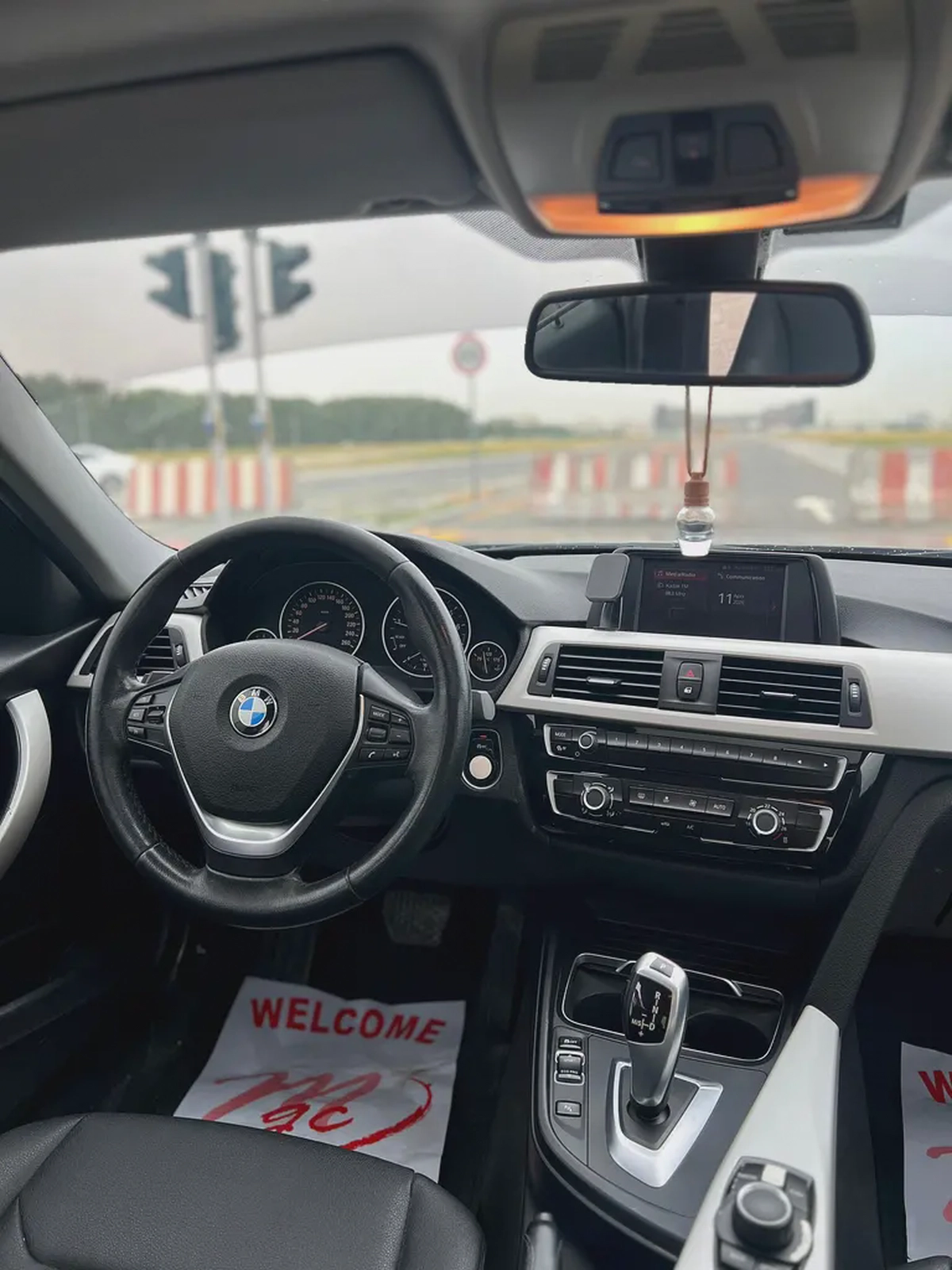 BMW 3-Series 318ci 2018 GCC Specs - Excellent Condition-10-10
