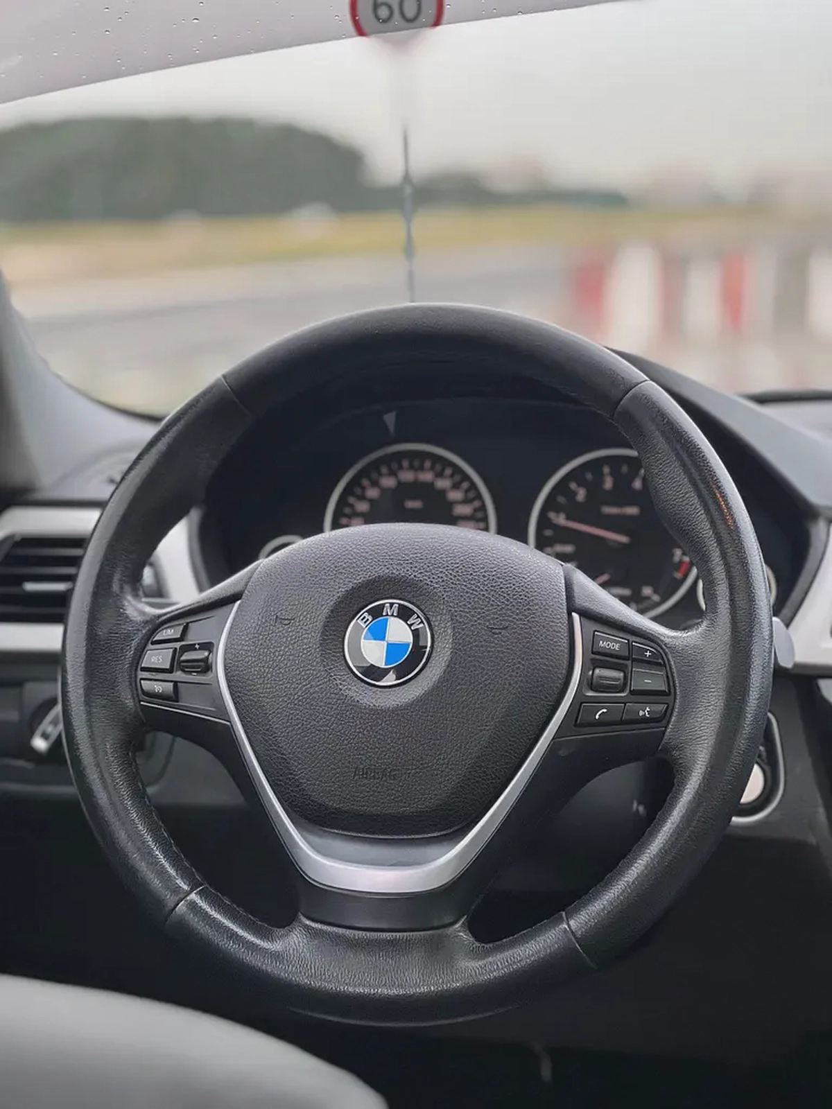 BMW 3-Series 318ci 2018 GCC Specs - Excellent Condition-15-15