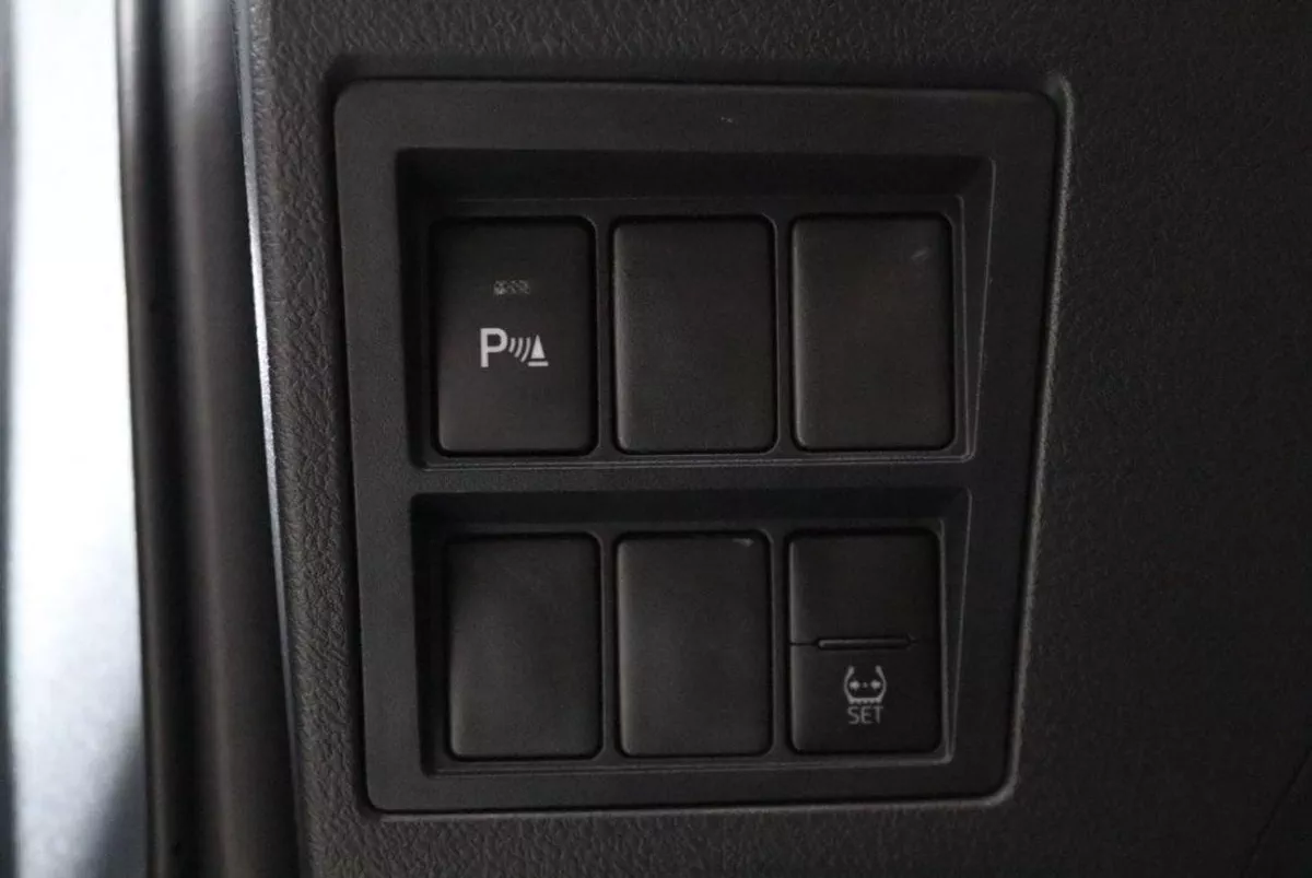 Toyota Fortuner VX2 FORTUNER  4.0L V6 PETROL-11-0