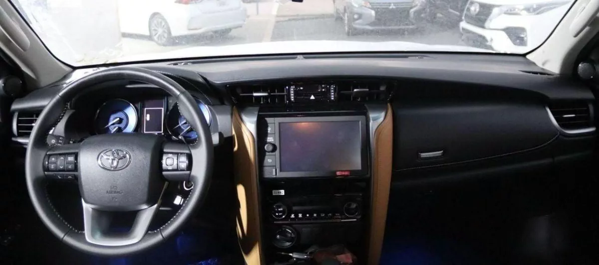 Toyota Fortuner VX2 FORTUNER  4.0L V6 PETROL-19-0