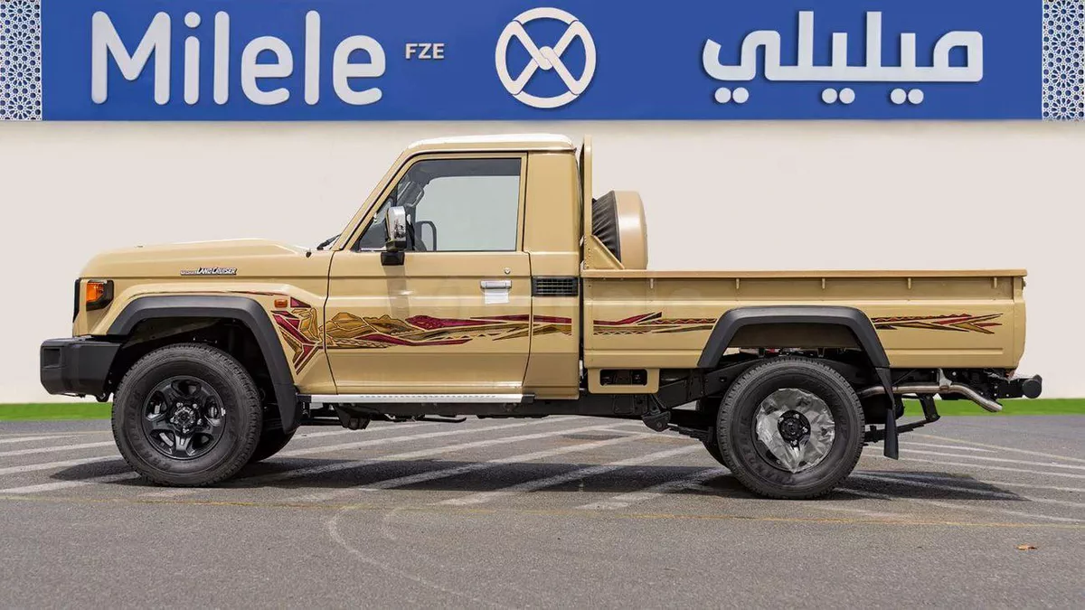 Toyota Land Cruiser Pickup 70 LC79 LX Toyota Land Cruiser 79 SC | 2-YEAR WARRANTY + SERVICE AVAILABLE | IN-HOUSE FINANCING | 0% DO-10-0