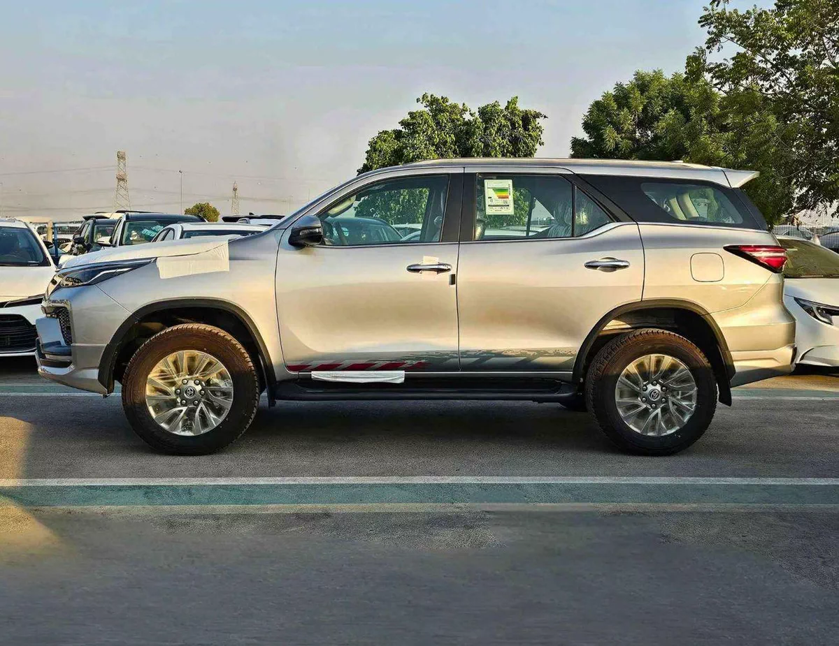Toyota Fortuner VXR SR5 ADVENTURE / 4.0L V6 PETROL / CLIMATE WITH LEATHER SEATS /DIFFLOCK/ AUTO A/C (CODE # F6HA)-3-0