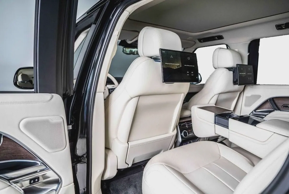 2023-RANGE ROVER VOGUE P530 AUTOBIOGRAPHY-WARRANTY TILL 25.1.2029 OR 150.000KM-FSH WITH AL TAYER-12-12