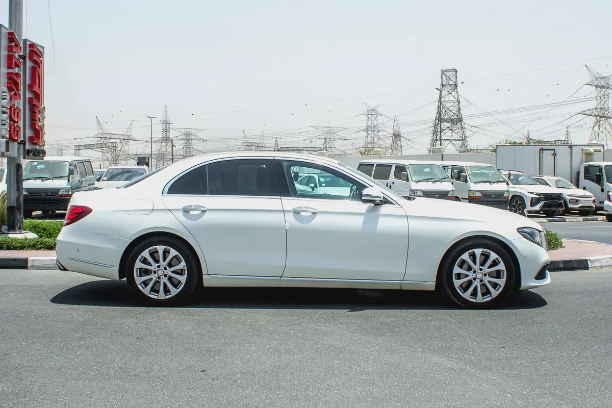 2017 - E400 - IMMACULATE CONDITION - ONLY 16,000 KM DONE-4-4