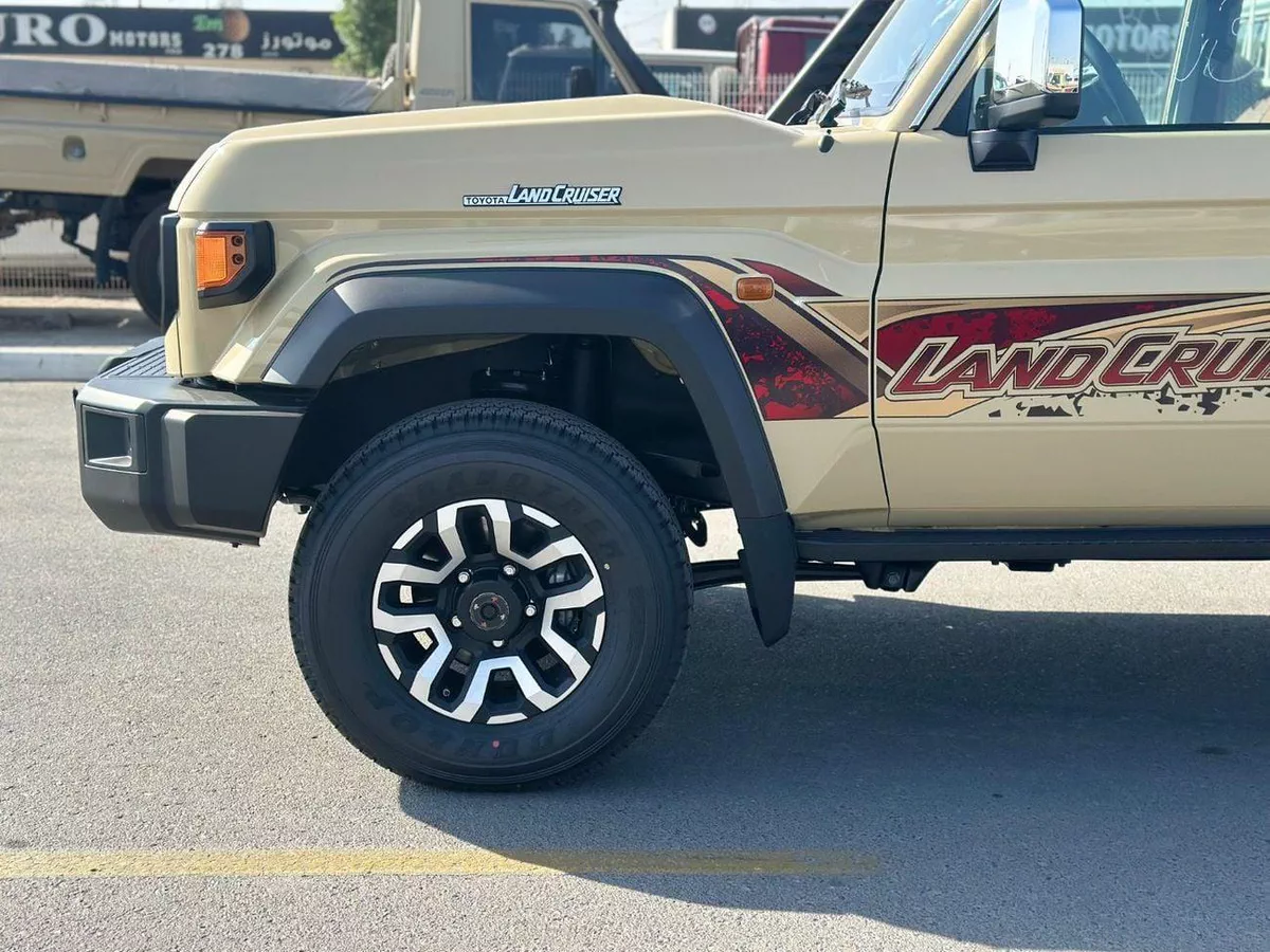 Toyota Land Cruiser Pick Up-11-0