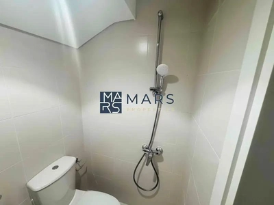 Brand new 4 bedroom corner unit with majlis in Robinia for rent just 195k-20