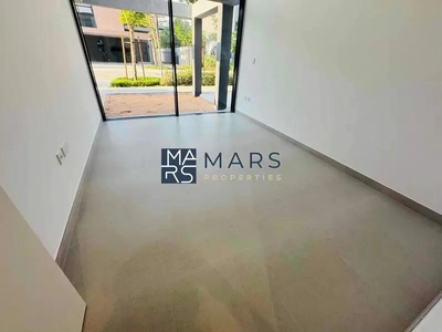 Brand new 4 bedroom corner unit with majlis in Robinia for rent just 195k-28