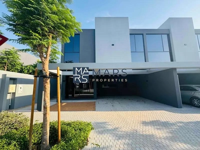 Brand new 4 bedroom corner unit with majlis in Robinia for rent just 195k-6