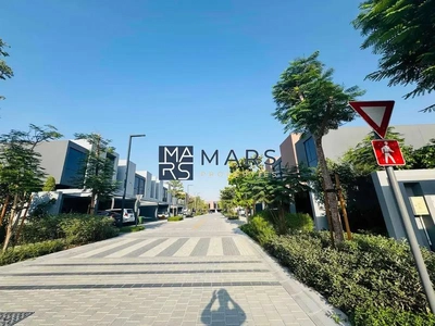 Brand new 4 bedroom corner unit with majlis in Robinia for rent just 195k-7