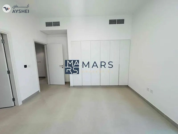 Brand new 4 bedroom corner unit with majlis in Robinia for rent just 195k