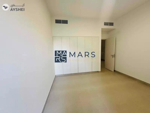 Brand new 4 bedroom corner unit with majlis in Robinia for rent just 195k