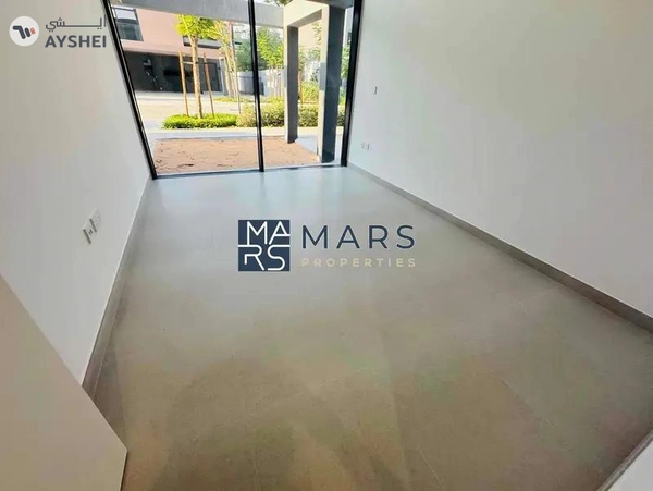 Brand new 4 bedroom corner unit with majlis in Robinia for rent just 195k