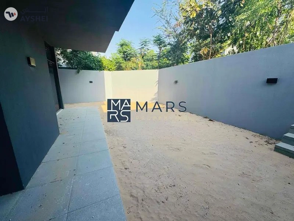 Brand new 4 bedroom corner unit with majlis in Robinia for rent just 195k