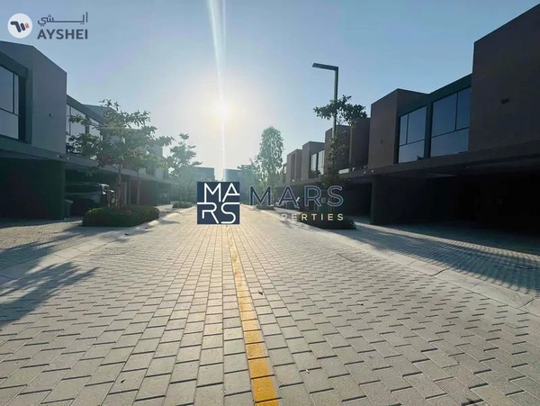 Brand new 4 bedroom corner unit with majlis in Robinia for rent just 195k