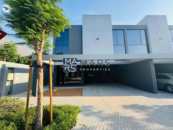 Brand new 4 bedroom corner unit with majlis in Robinia for rent just 195k