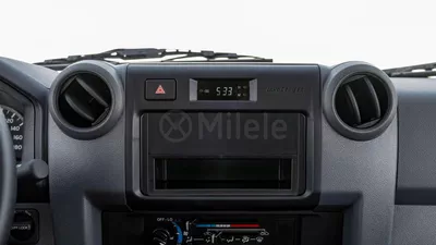 Toyota Land Cruiser 70 TOYOTA LAND CRUISER 76-18