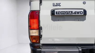Toyota Land Cruiser 70 TOYOTA LAND CRUISER 76-8