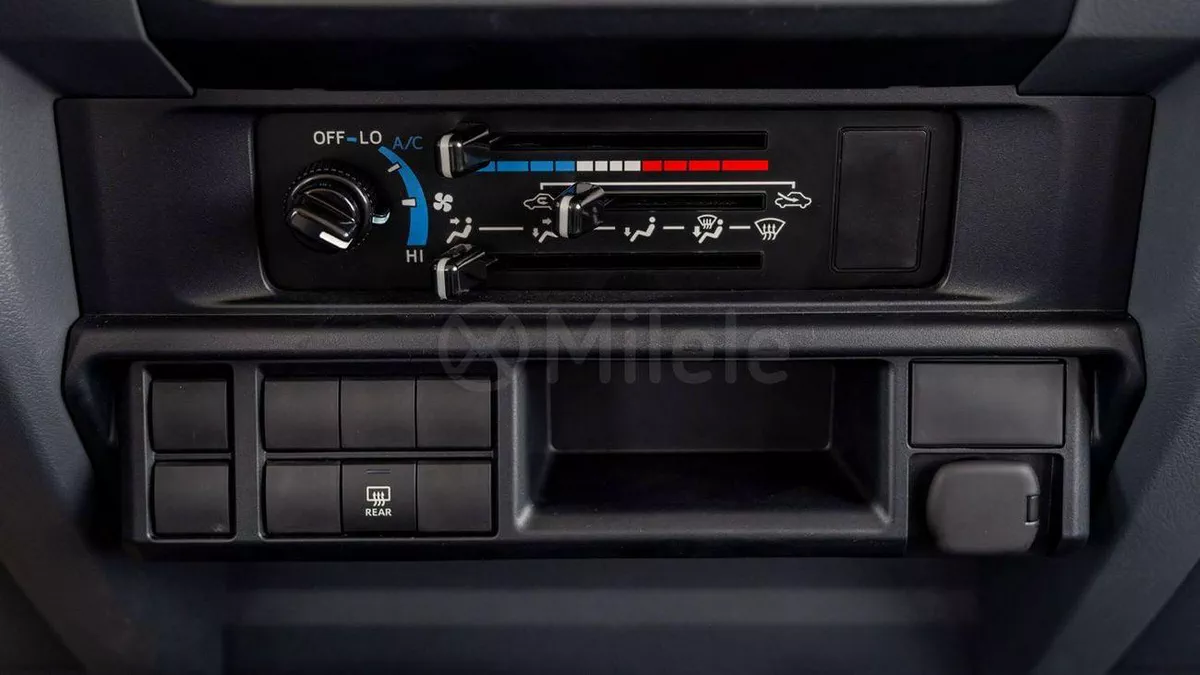 Toyota Land Cruiser 70 TOYOTA LAND CRUISER 76-19-0