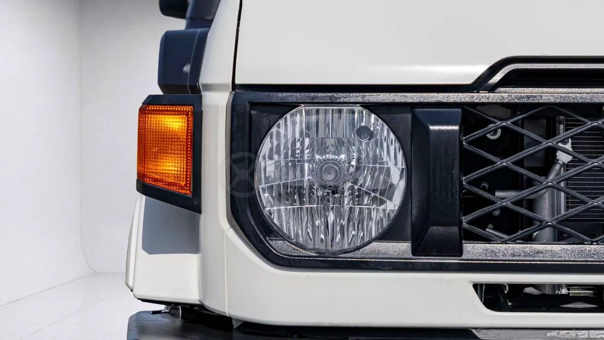Toyota Land Cruiser 70 TOYOTA LAND CRUISER 76-3-0
