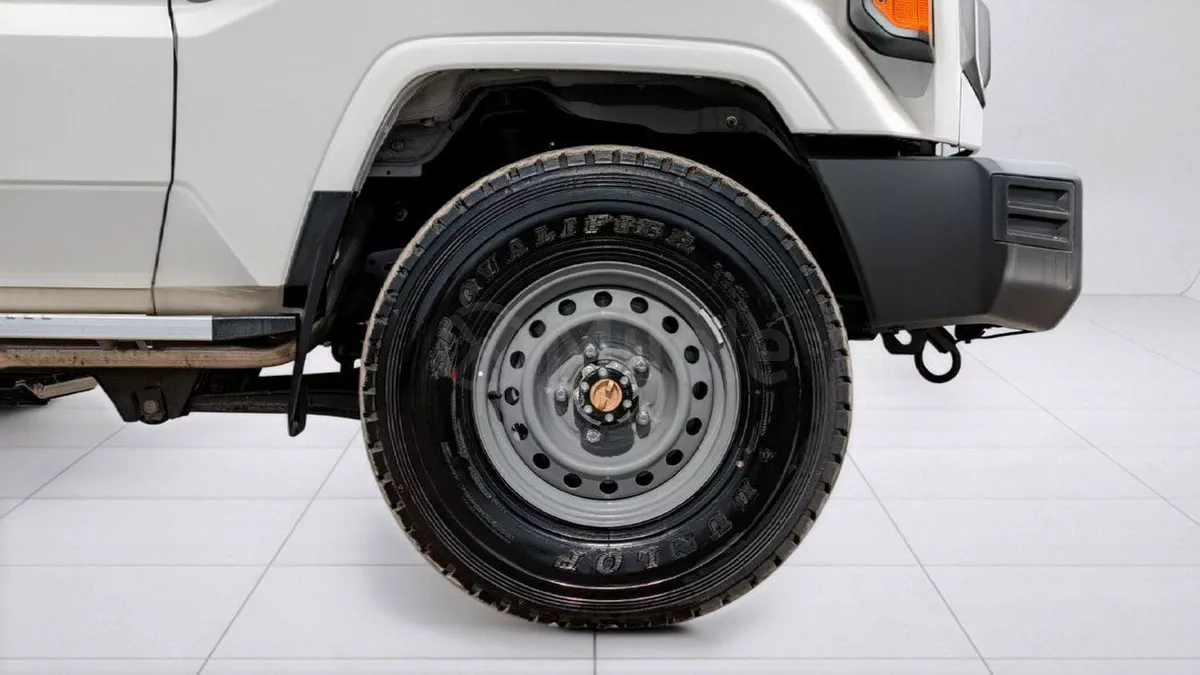 Toyota Land Cruiser 70 TOYOTA LAND CRUISER 76-4-0