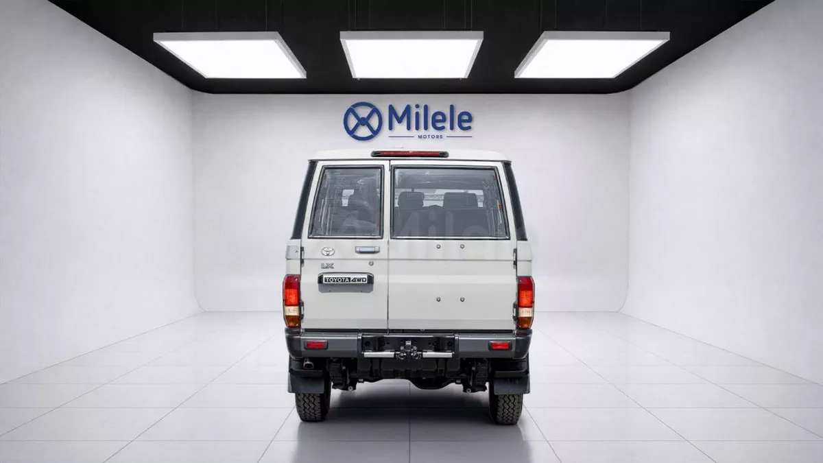 Toyota Land Cruiser 70 TOYOTA LAND CRUISER 76-7-0