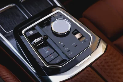 2026 BMW 735i Excellence | GCC Specs | 2,527 KM | 2 Years Warranty | AED 365,000-10
