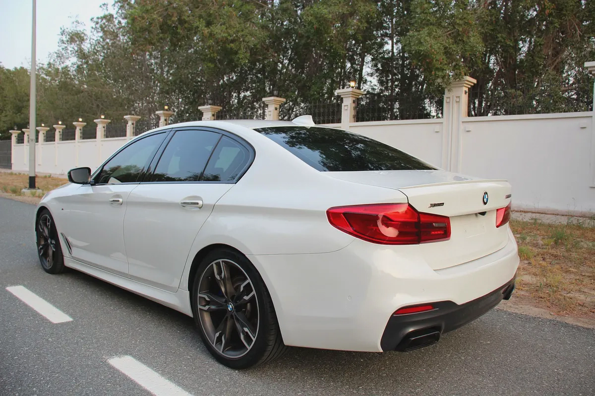 BMW M550i xDrive V8 2018 | GCC Specs | Pristine Condition-2-2