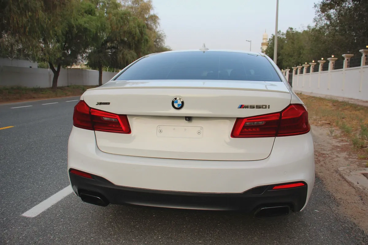 BMW M550i xDrive V8 2018 | GCC Specs | Pristine Condition-7-7