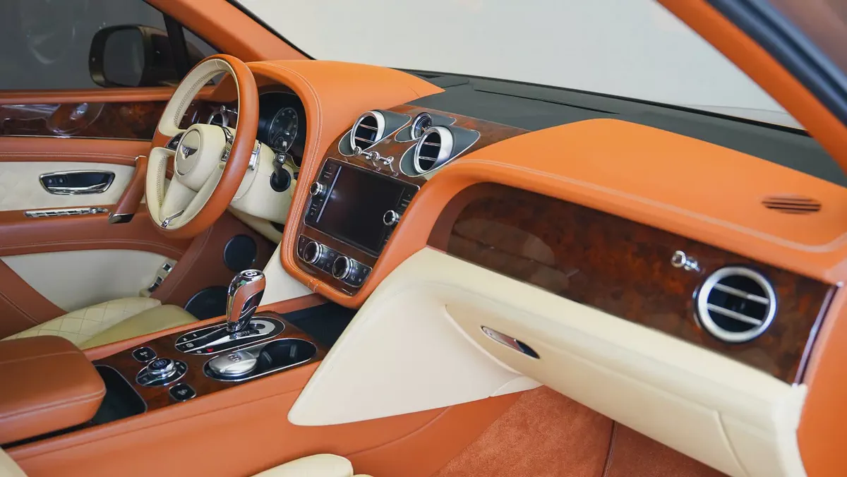2017 Bentley Bentayga Signature | GCC Specs | Fully Maintained-5-5