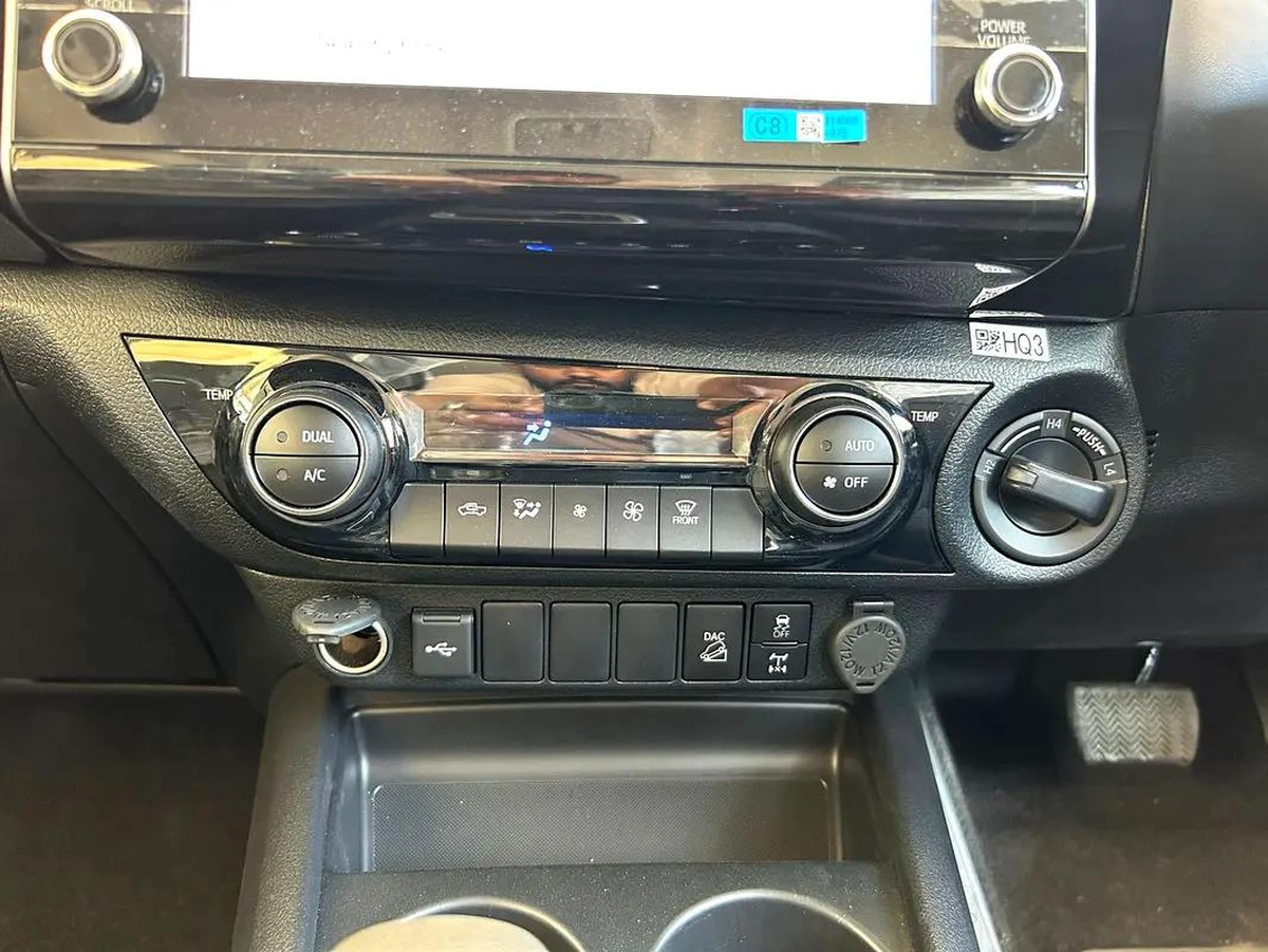 2025 TOYOTA RIGHT HAND DRIVE HILUX TOP-LINE D/CAB 2.8L DIESEL BRAND NEW 0KM