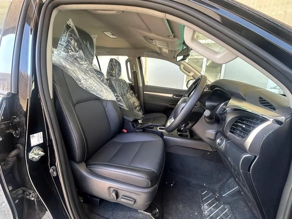 2025 TOYOTA RIGHT HAND DRIVE HILUX TOP-LINE D/CAB 2.8L DIESEL BRAND NEW 0KM