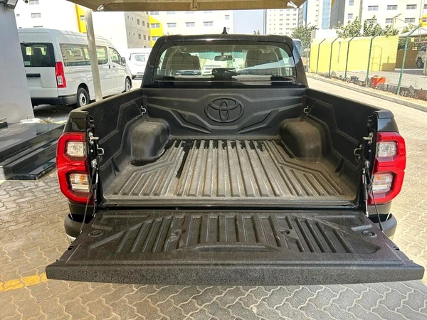 2025 TOYOTA RIGHT HAND DRIVE HILUX TOP-LINE D/CAB 2.8L DIESEL BRAND NEW 0KM