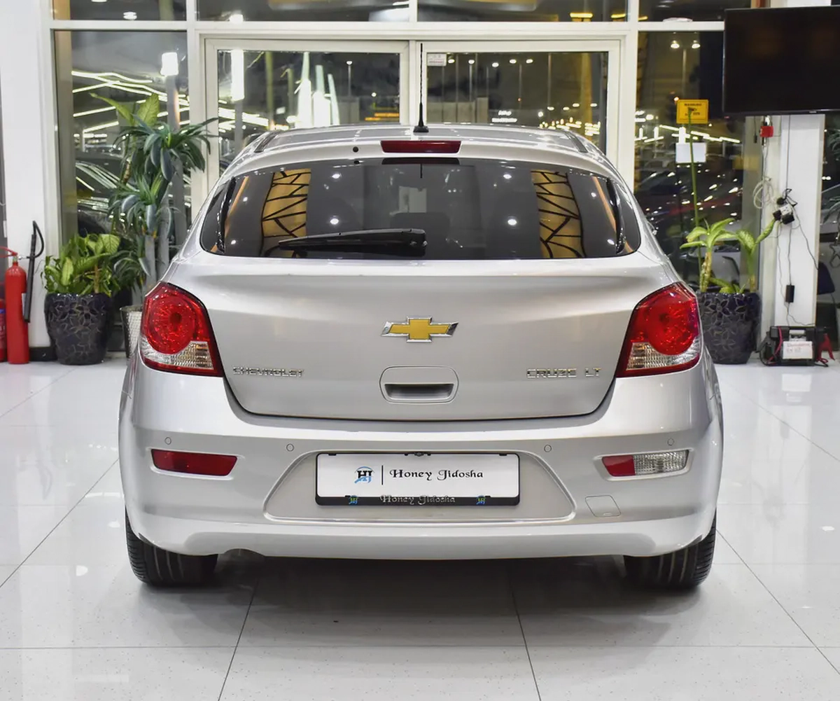ONLY 47,000 KM! Chevrolet Cruze LT ( 2017 Model ) Silver Color GCC Specs-4-4