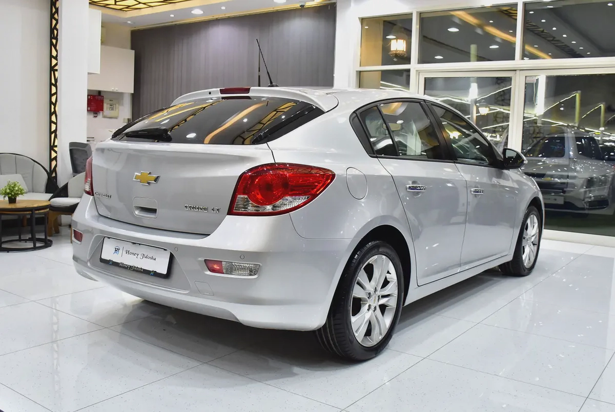 ONLY 47,000 KM! Chevrolet Cruze LT ( 2017 Model ) Silver Color GCC Specs-5-5