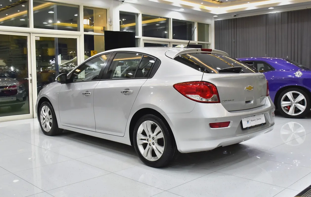 ONLY 47,000 KM! Chevrolet Cruze LT ( 2017 Model ) Silver Color GCC Specs-6-6
