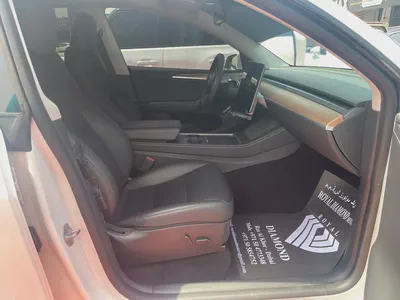 Tesla model Y Long Range 2022 GCC Under Warranty From Tesla-10