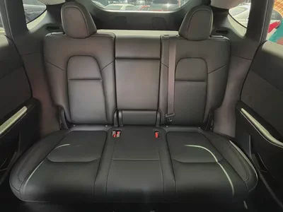 Tesla model Y Long Range 2022 GCC Under Warranty From Tesla-11