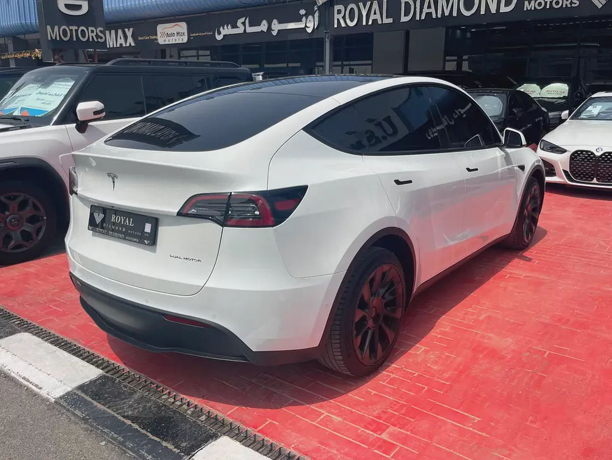 Tesla model Y Long Range 2022 GCC Under Warranty From Tesla-3-3